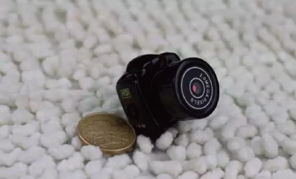 防不胜防！出租屋发现针孔摄像头：藏在路由器里面